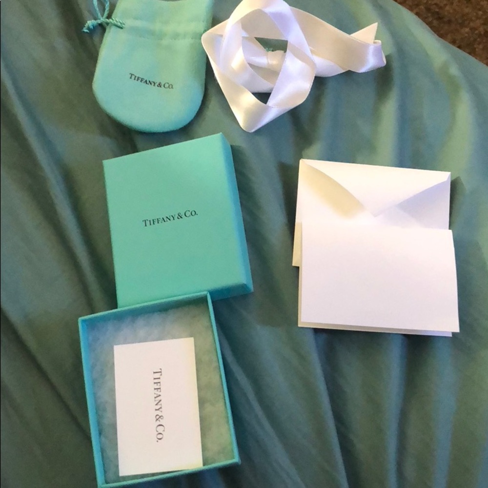 Tiffany’s packaging/ bag